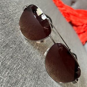 Gucci polarized sun glasses no case